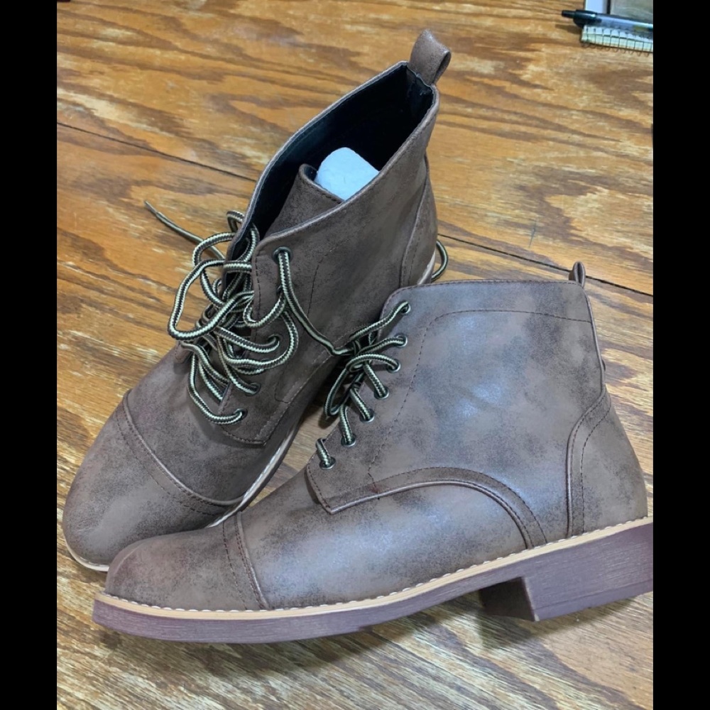 Brand new mens boots.
